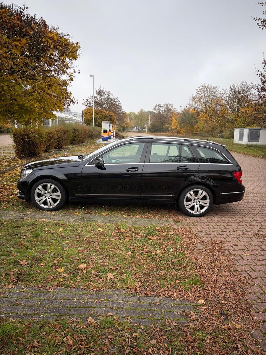 Mercedes-Benz C220 2013 — rear view