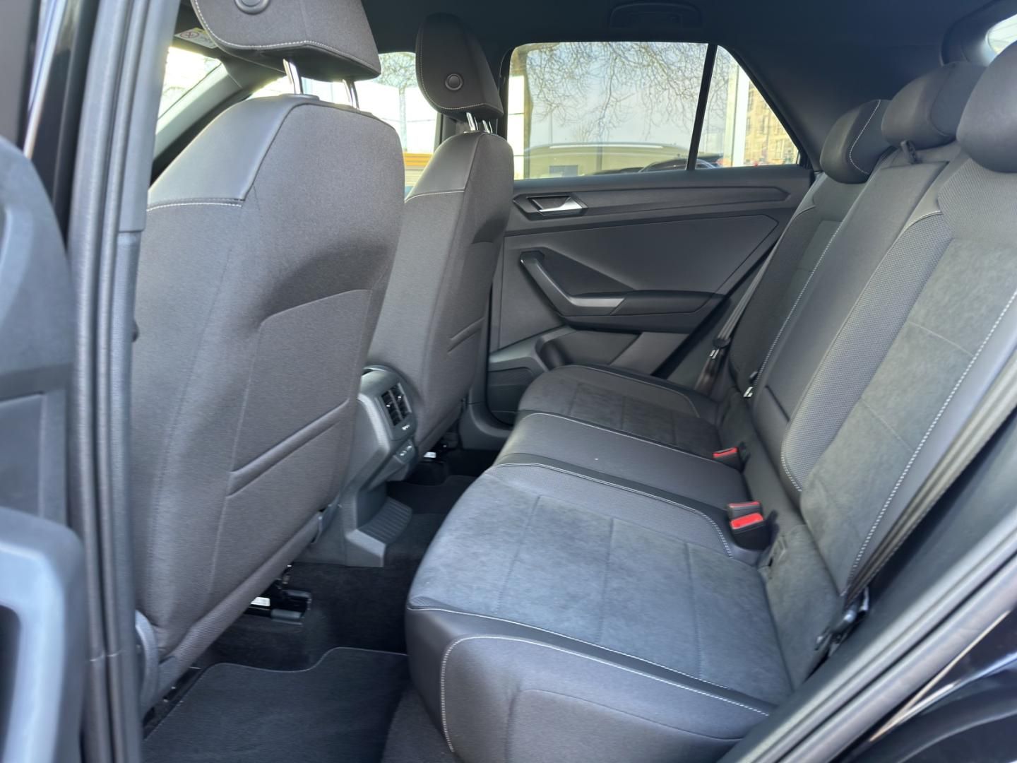 Fahrzeugabbildung Volkswagen T-ROC R-Line R-Line,Easy-Open,GJR,RFK,Navi,Clima