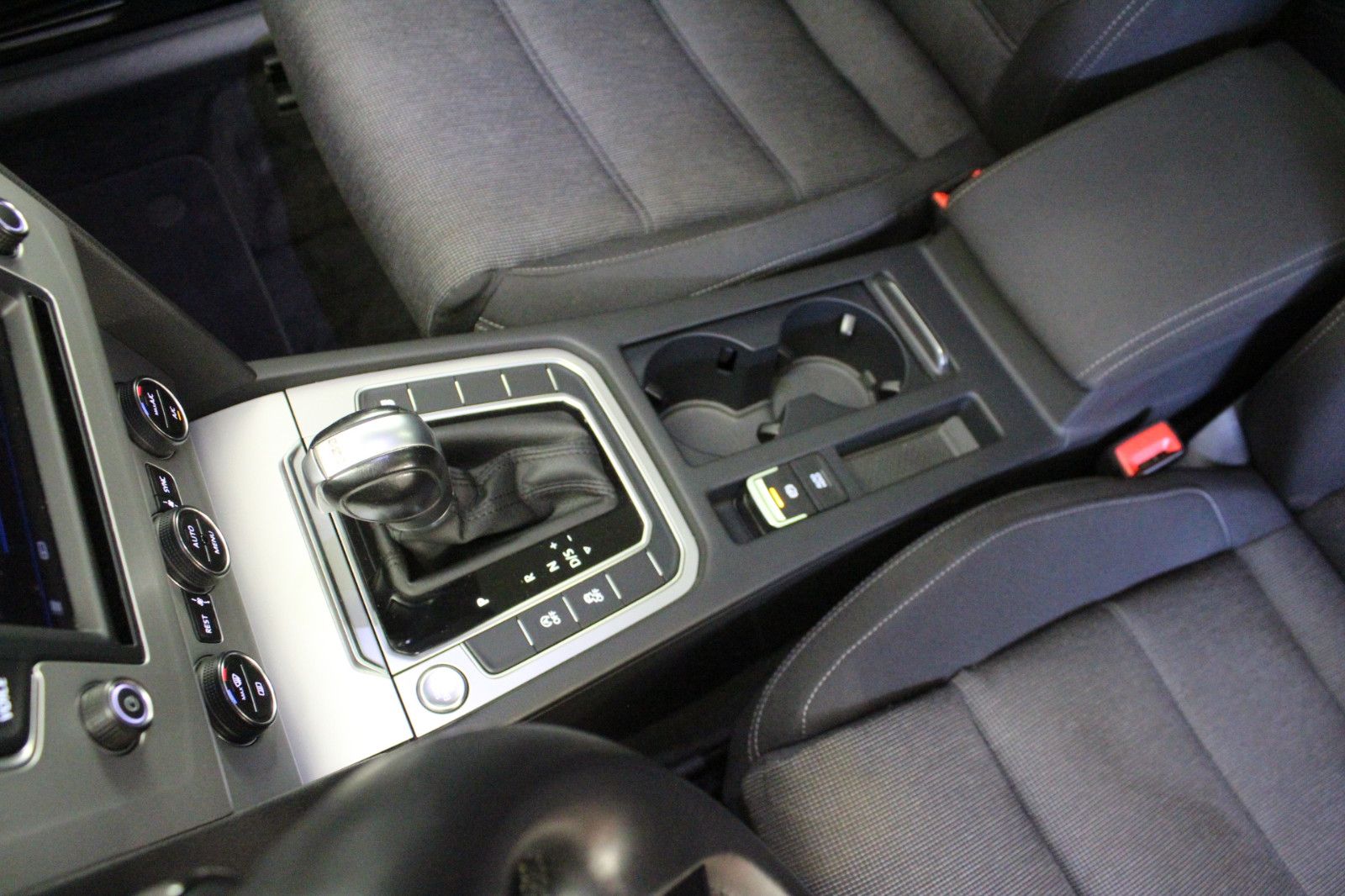 Fahrzeugabbildung Volkswagen Passat Variant 1.8 TSI DSG Comfortline Variant
