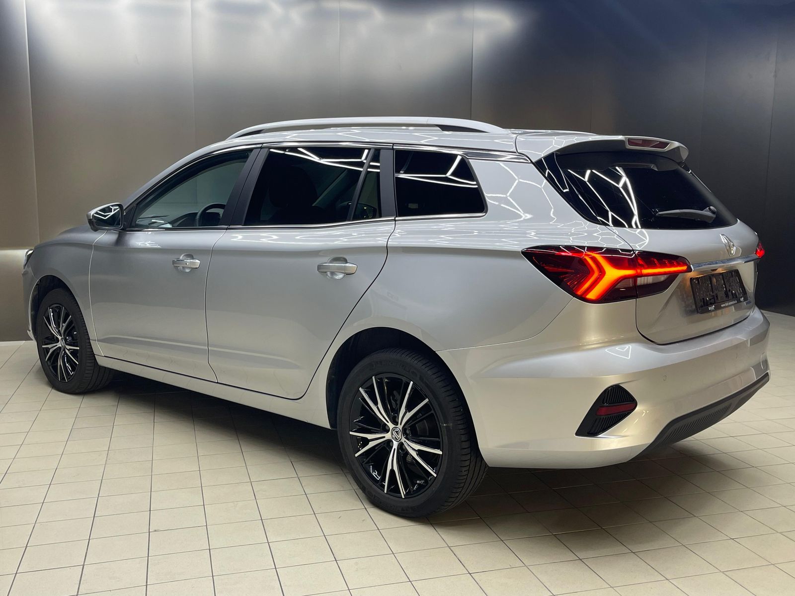 Fahrzeugabbildung MG MG5 61 KWH Luxury NAVI+LED+SHZ+DAB+ACC+360°+DAB+