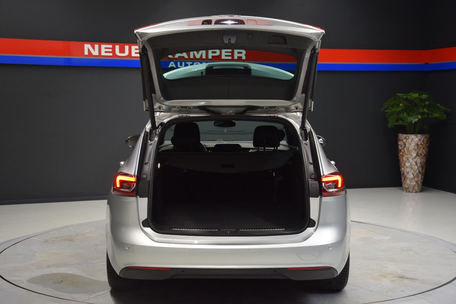 Fahrzeugabbildung Opel Insignia B Sports Tourer Business LED Navi