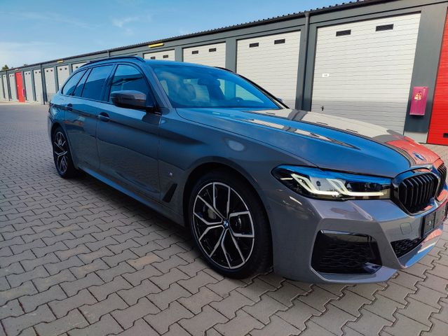 BMW 540d xDrive M Sport LAZER Head-Up PANO AHK RKam