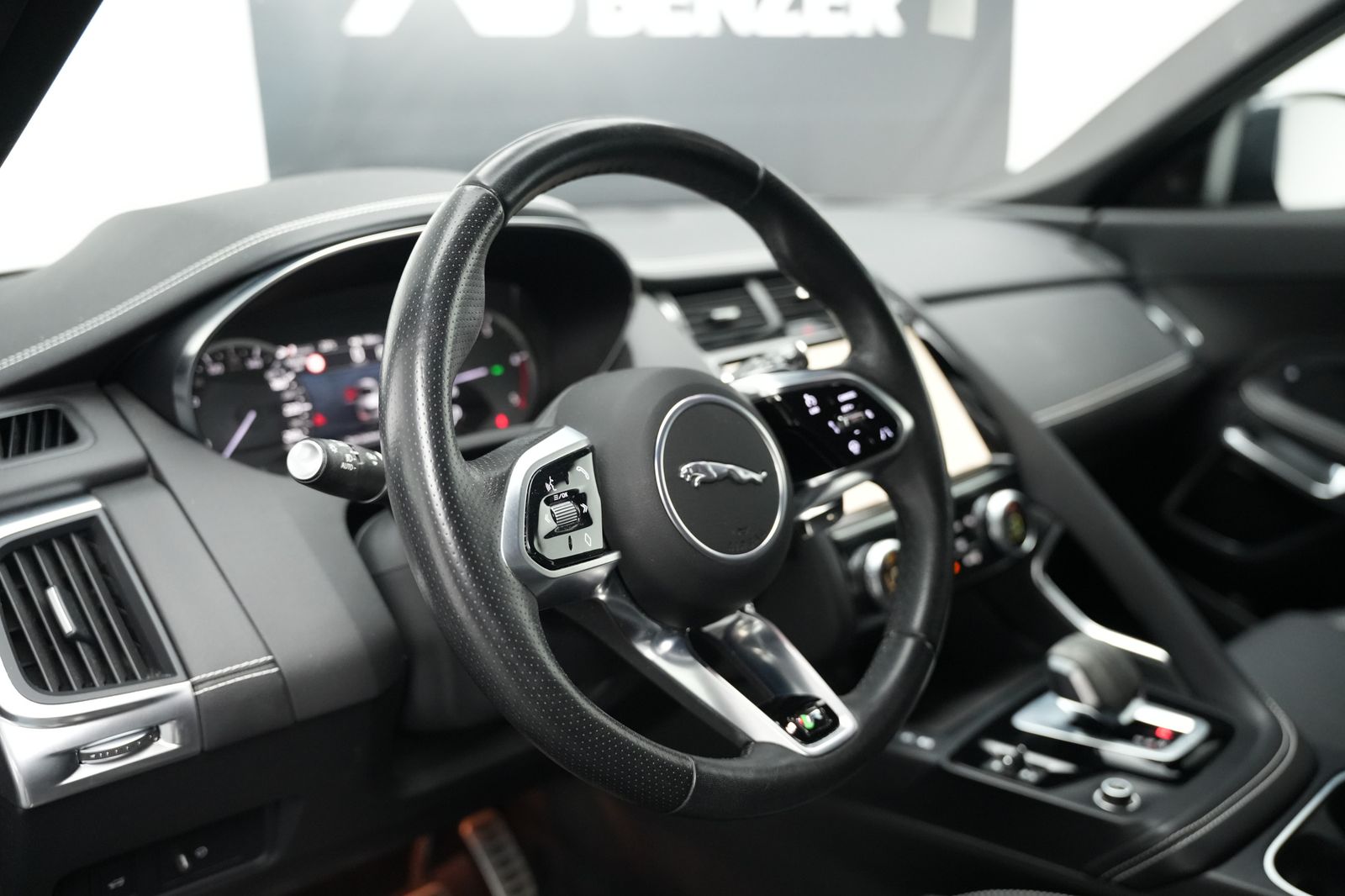 Fahrzeugabbildung Jaguar E-PACE R-Dynamic SE *Meridian*Memory*Virtual*ACC