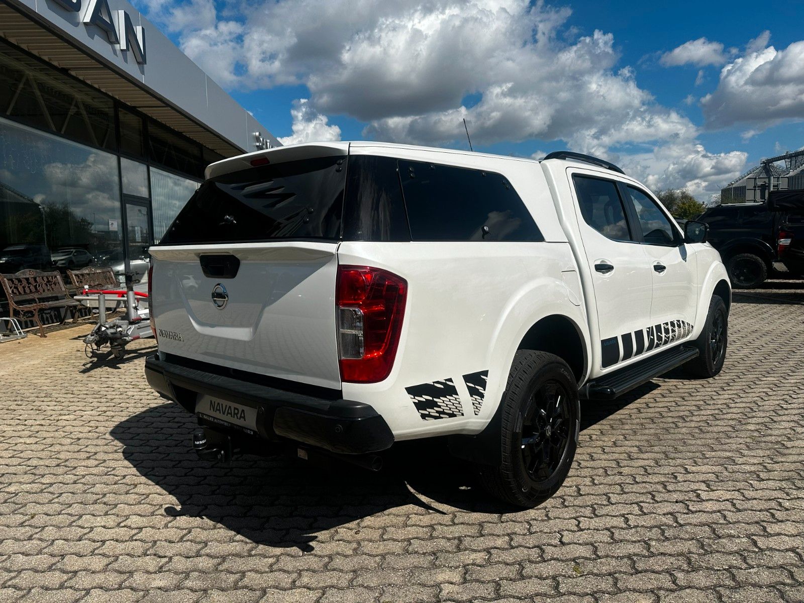 Fahrzeugabbildung Nissan Navara NP300 N-Guard 4x4 wie neu, Werksgarantie