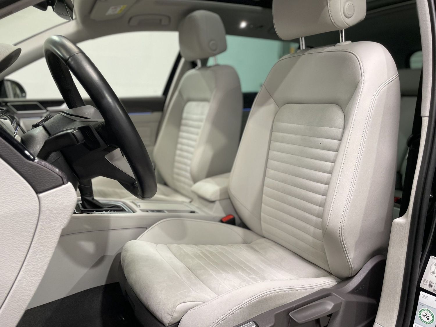 Fahrzeugabbildung Volkswagen Passat R-Line Elegance#360°#Virtual#Pano#Matrix