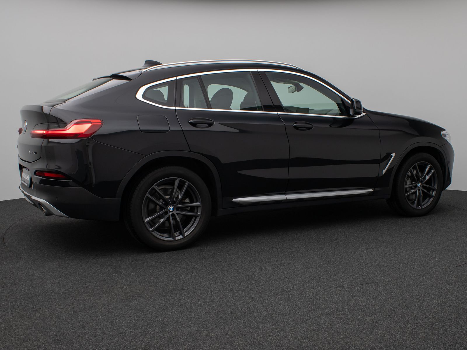 Fahrzeugabbildung BMW X4 xD30i xLine Panorama Kamera HUD DAB HiFi AHK