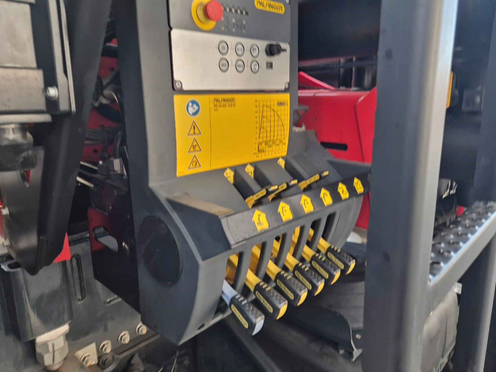 Fahrzeugabbildung MAN TGS 28.510 6x4-4 BL Palfinger PK24.001 Funk AHK