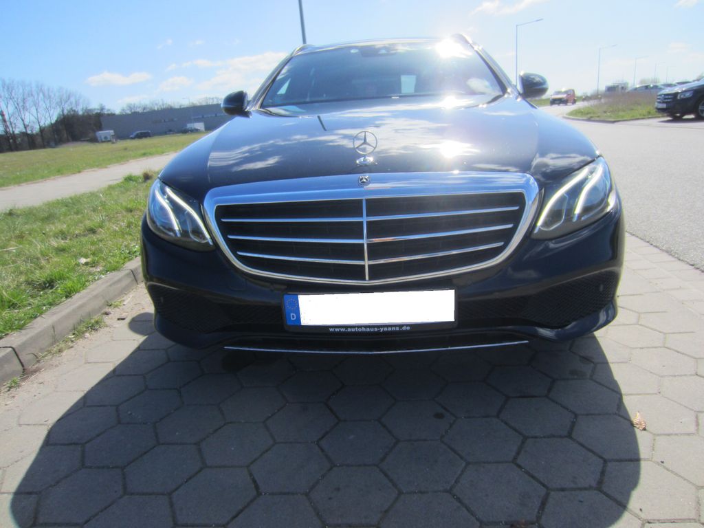 Image of Mercedes-Benz E 220