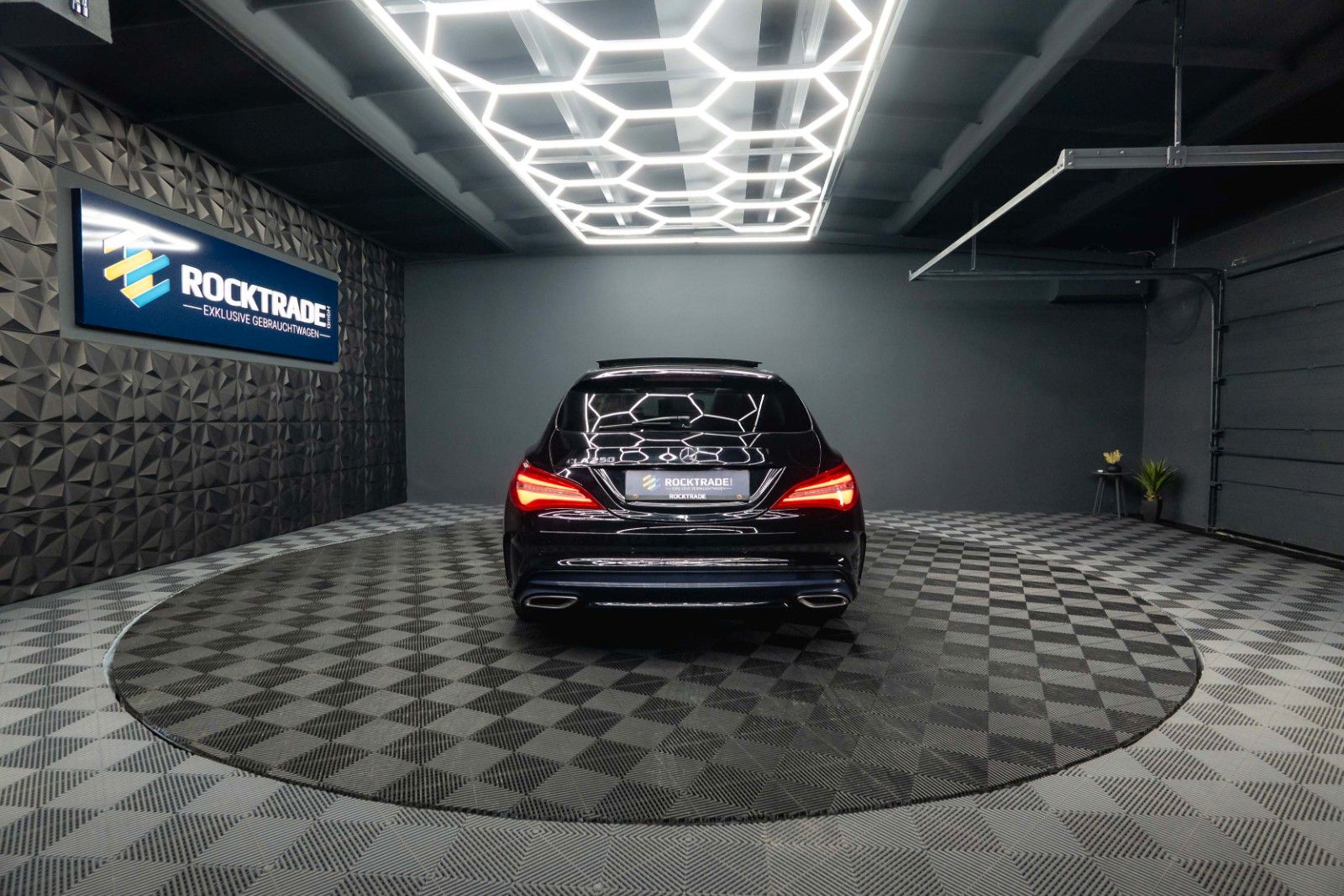 Fahrzeugabbildung Mercedes-Benz CLA 250 Shooting Brake AMG Night-Paket | Pano