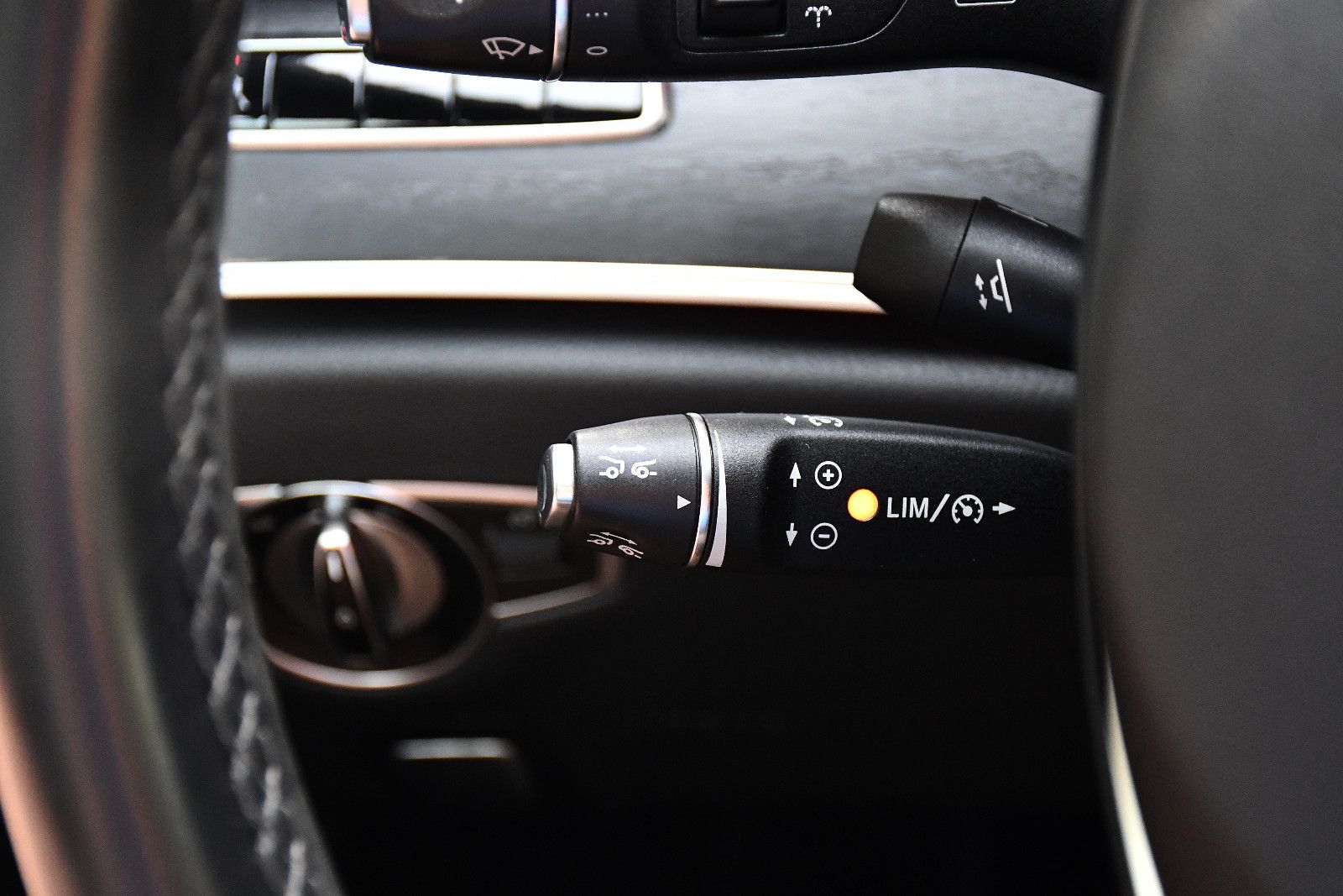 Mercedes-Benz E220d Designo AMG-Line Distronic 360° Ahk 1.Hand foto 24