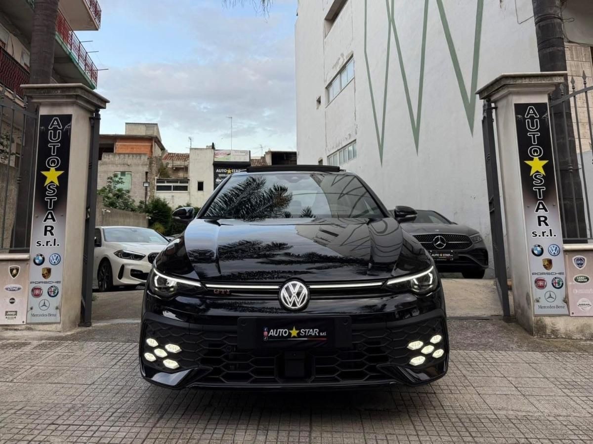 Volkswagen Golf 8.5 GTI 2.0 TSI 265CV imagem 3