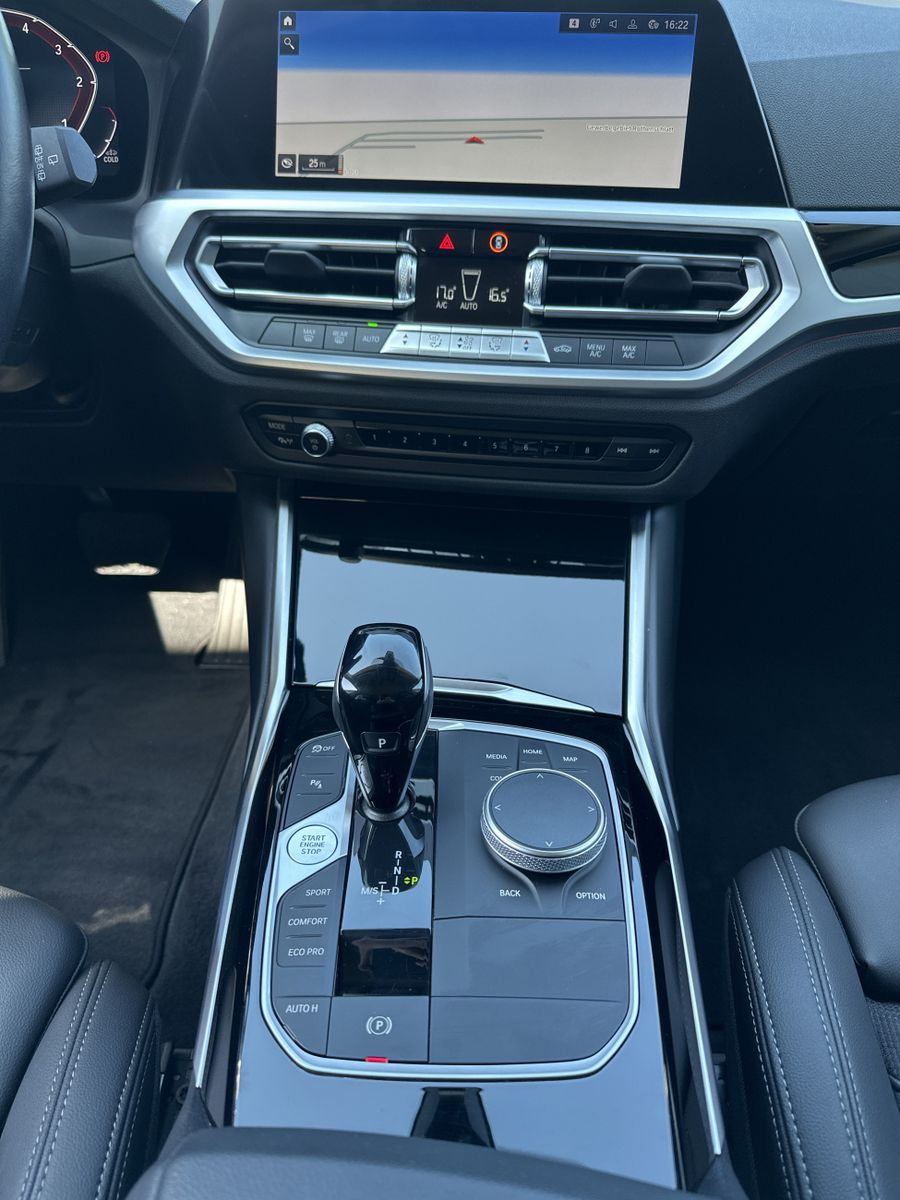 Fahrzeugabbildung BMW 320d Touring xDrive Sport-Line NAV+LED+AHK+HIFI