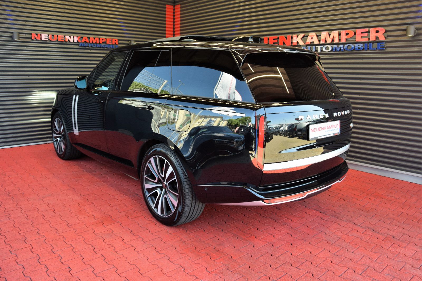 Fahrzeugabbildung Land Rover Range Rover First Edition  Hybrid Pano