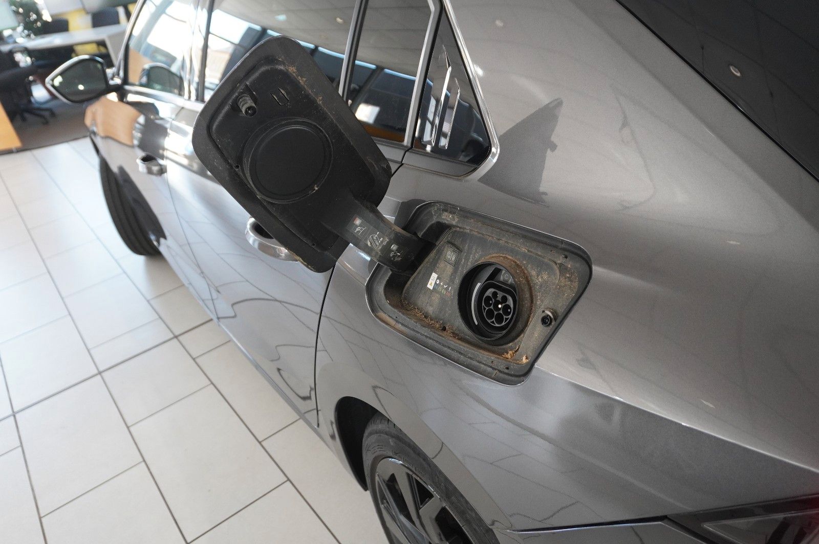 Fahrzeugabbildung Opel Astra L Lim. 1.6 HYBRID ULTIMATE NAVI/360°/PANO.