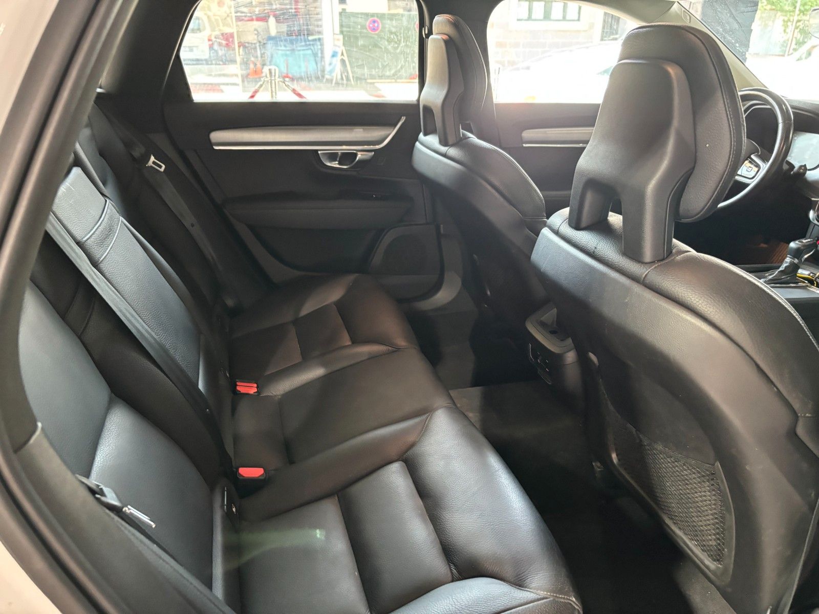 Fahrzeugabbildung Volvo V90 Momentum /KAMERA/PANO/AHK/SHZ/ACC++/LED