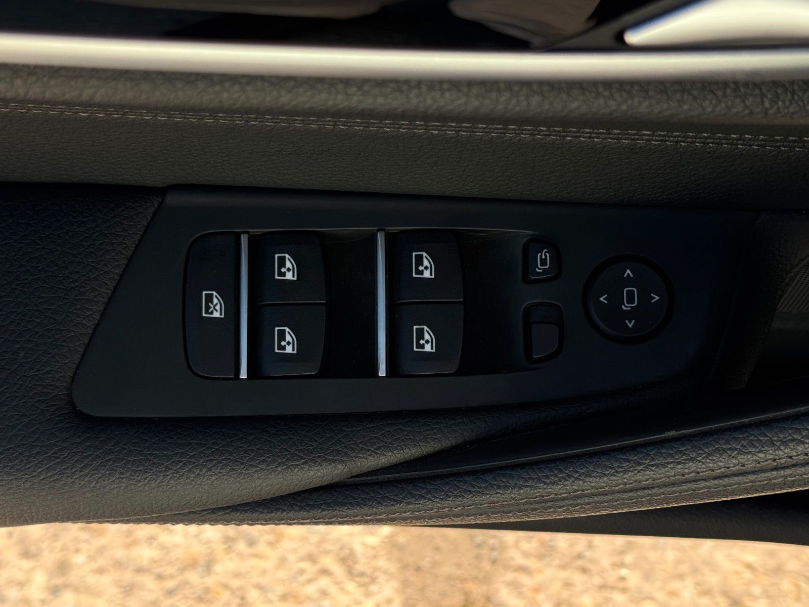 Fahrzeugabbildung BMW 520i Touring Luxury Line Pano Leder HiFi CAM AHK