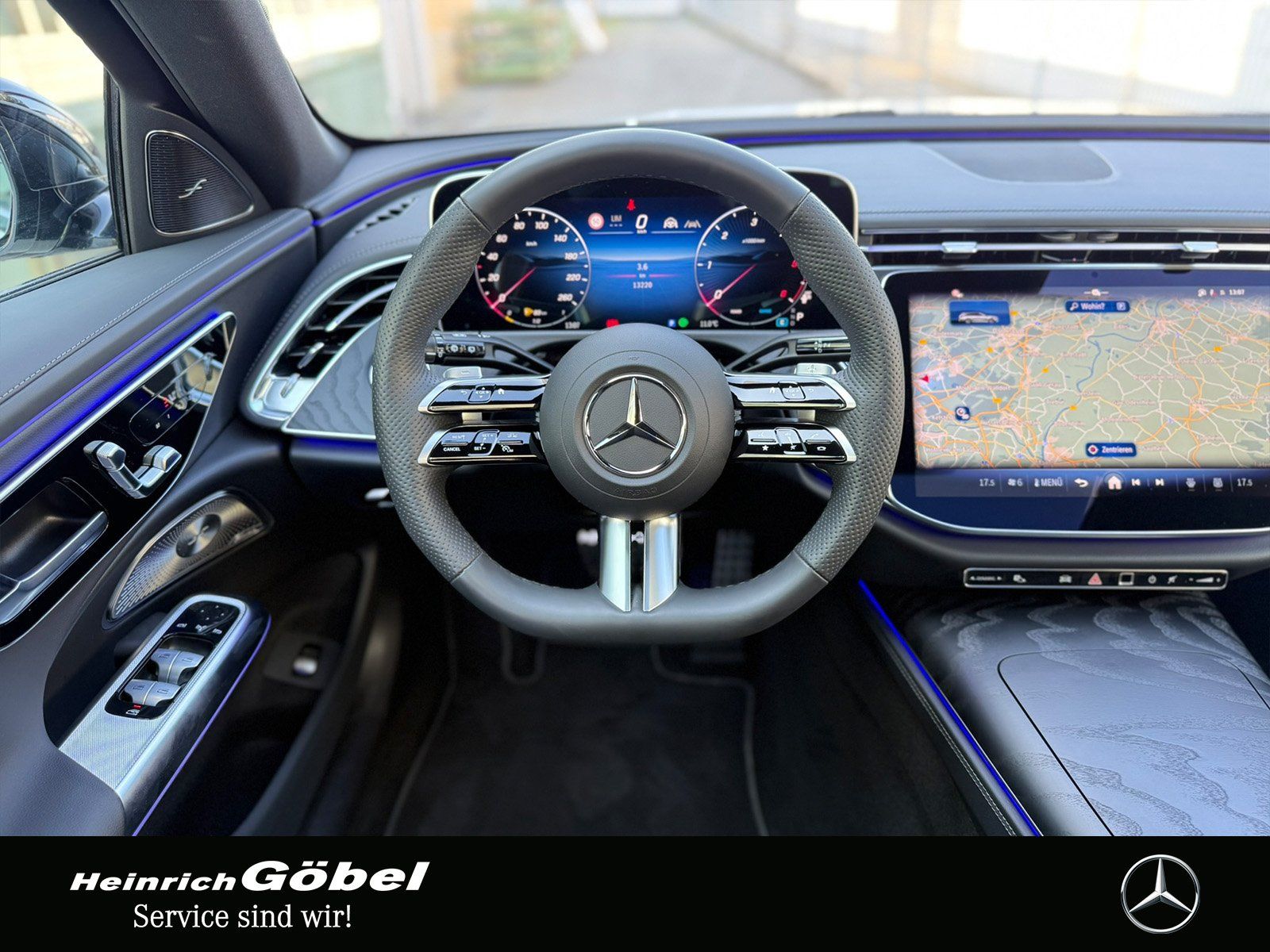 Fahrzeugabbildung Mercedes-Benz E 220 d T AMG*AHK*PANO*BURMESTER*DISTRONIC*TOTWI