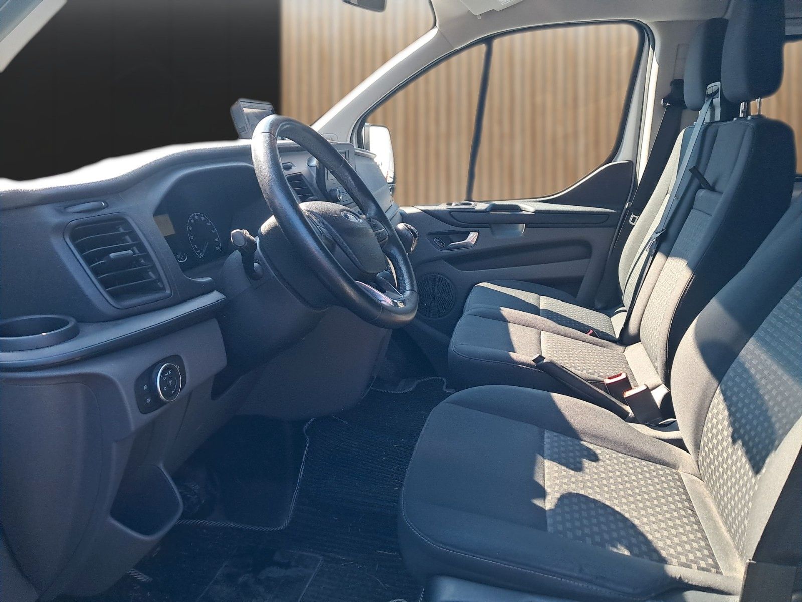 Fahrzeugabbildung Ford Tourneo Custom Kombi 320 L1 Trend 9-Sitzer