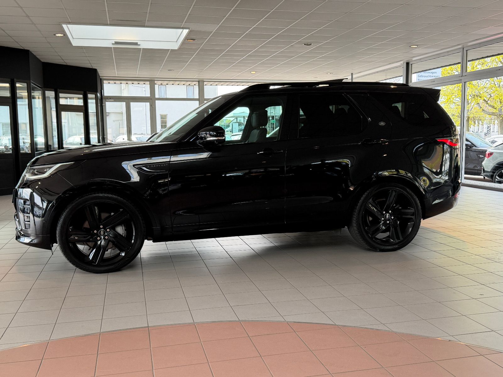 Fahrzeugabbildung Land Rover Discovery 5 R-Dynamic HSE D250 c AWD/PANO/MEMORY