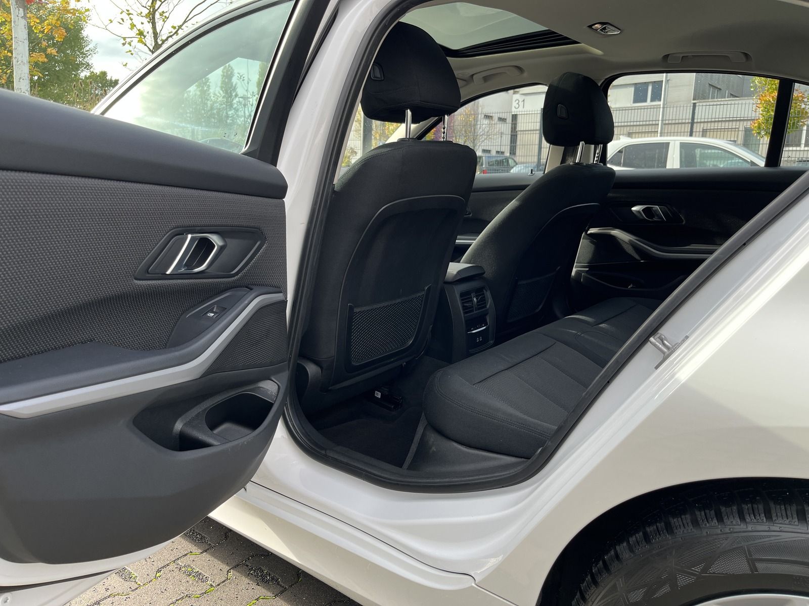BMW 330 e Advantage | Navi | DAB | LED |Sitzheizung foto 16