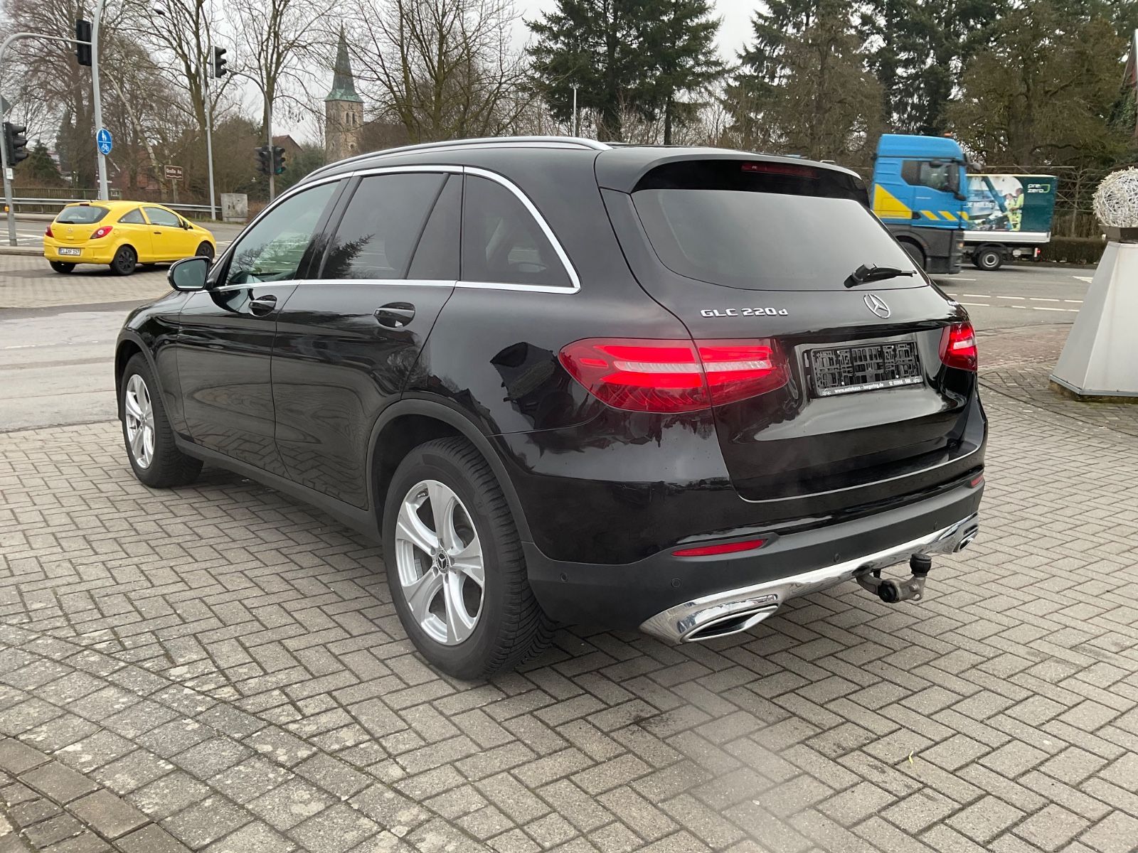Fahrzeugabbildung Mercedes-Benz GLC 220 d 4MATIC Autom.AHK,Kamera,Distronic,LED