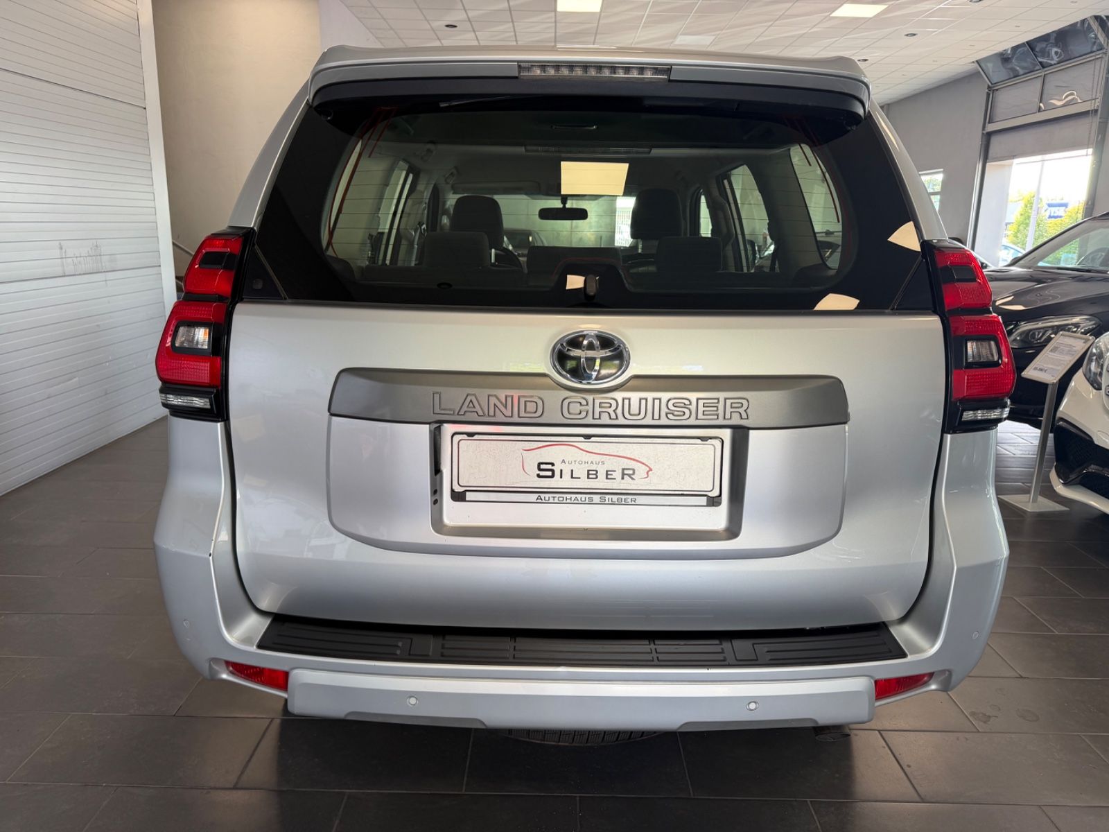 Toyota Land Cruiser 2.8 D-4D Automatik/Navi/PDC foto 6