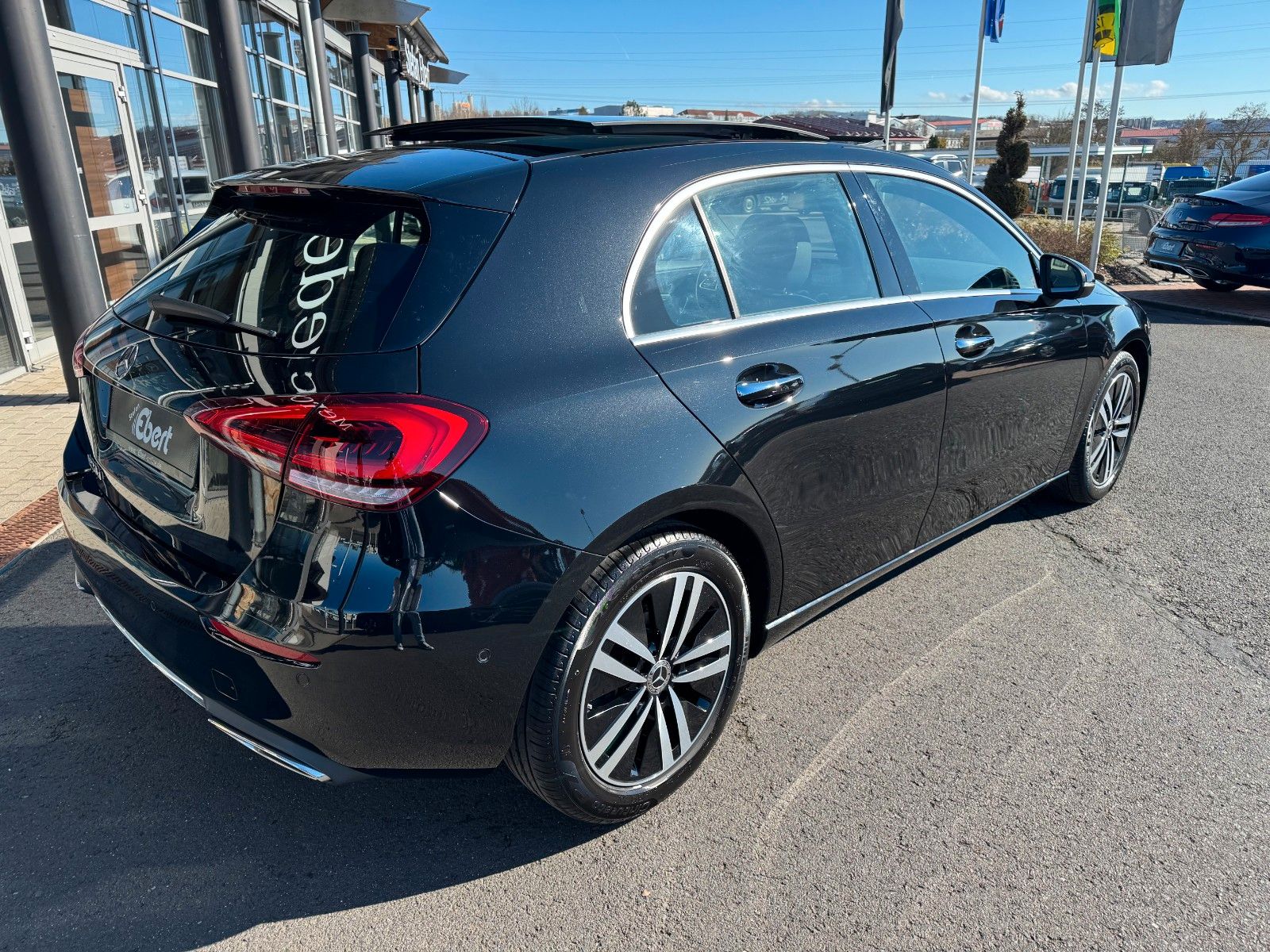 Fahrzeugabbildung Mercedes-Benz A 220d Progressive+Pano+Ambiente+RKamera+LED