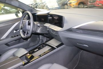 Fotografie des Opel Astra 1.2 Turbo Automatik GS Leder
