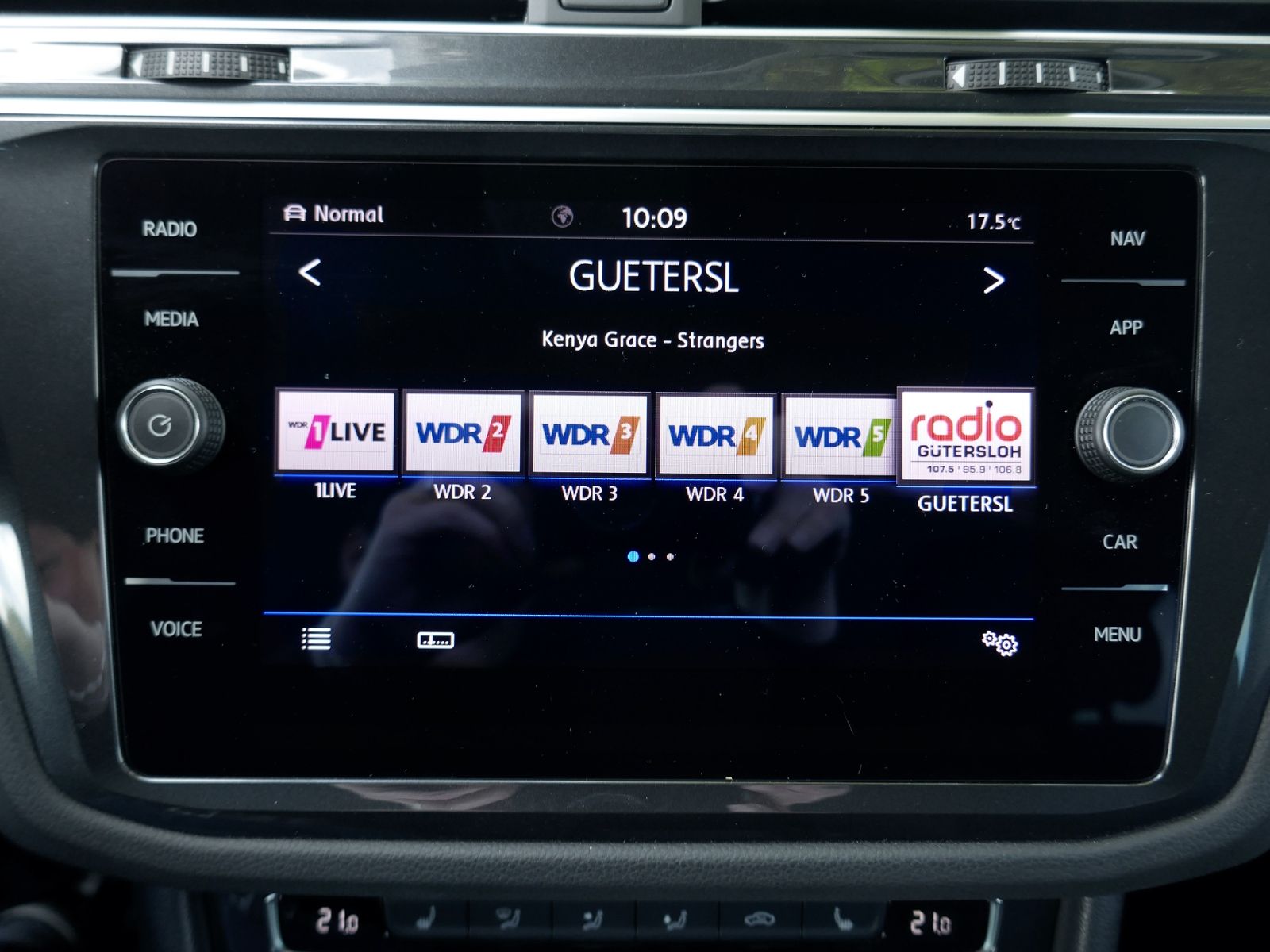 Fahrzeugabbildung Volkswagen Tiguan Highline 2.0 TDI 4MOTION LED AHK RFK ACC