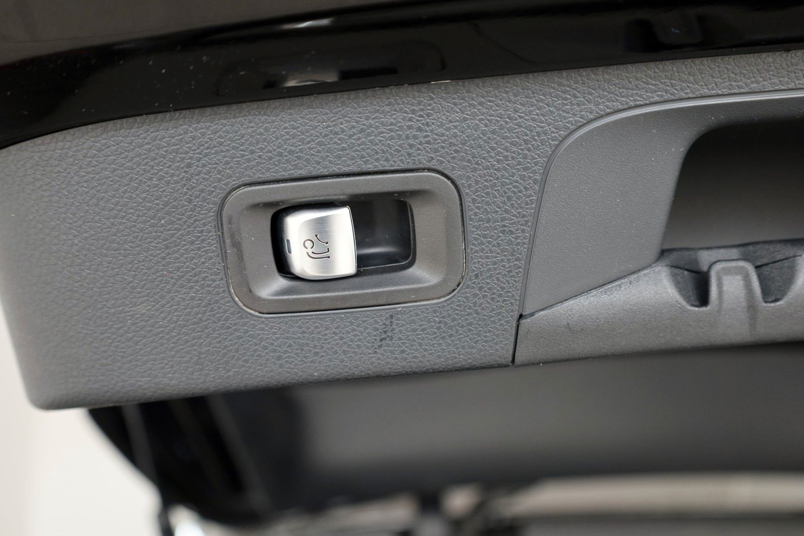 Fahrzeugabbildung Mercedes-Benz EQC 400 4Matic,Leder,Navi,LED,SH,Kamera,AHK