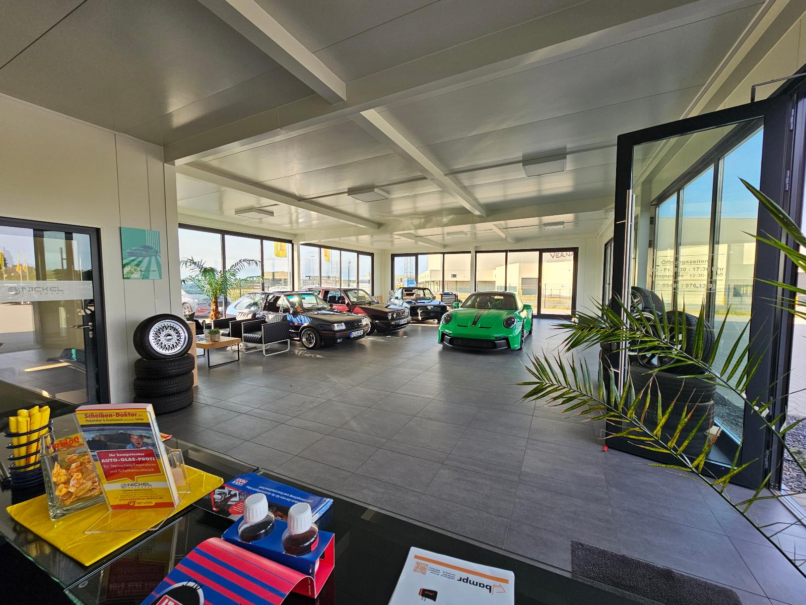 showroom-image-bottom