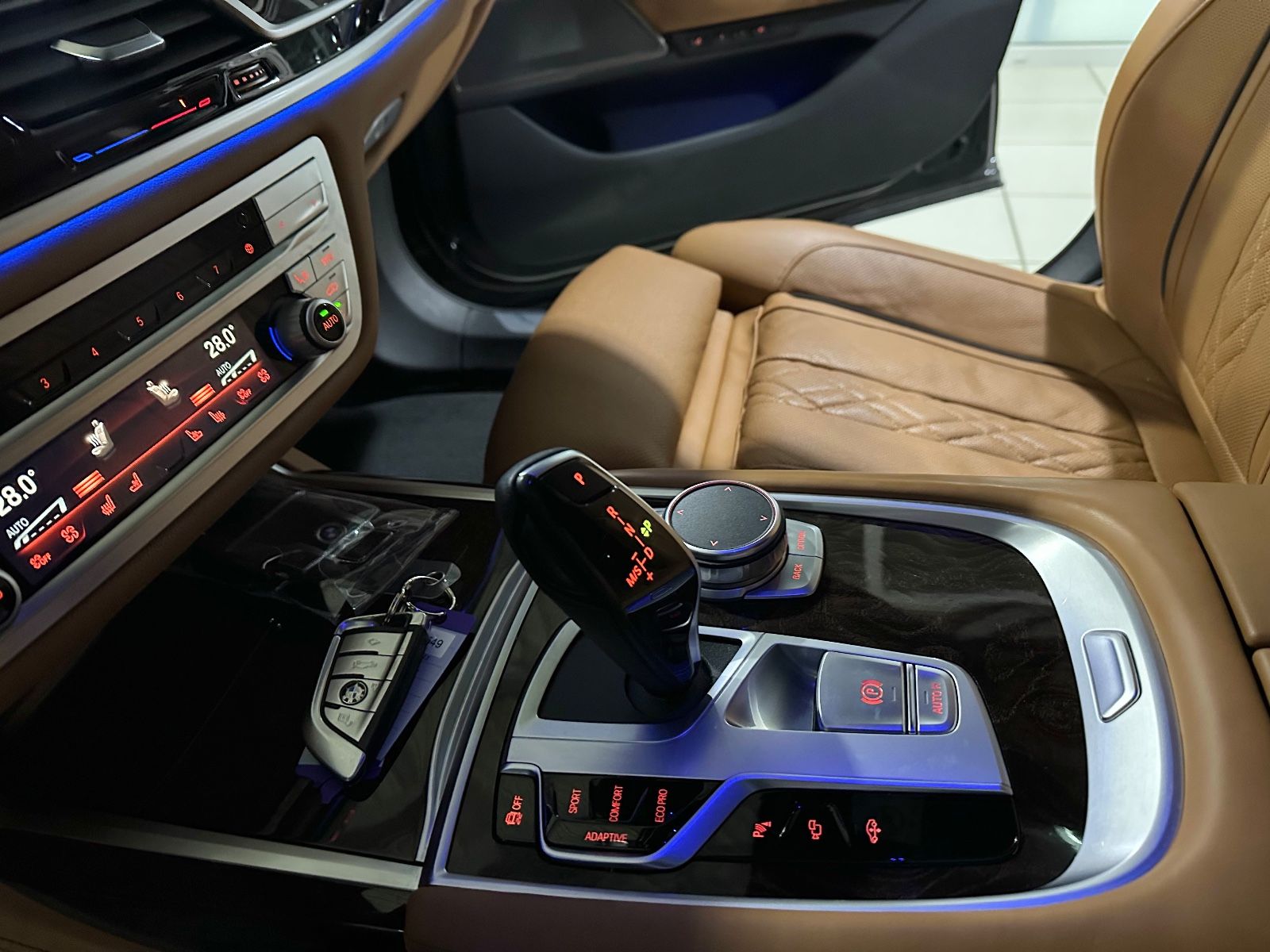 Fahrzeugabbildung BMW 750i xD M Sport ACC 360°Laser Massage HUD SoftCl