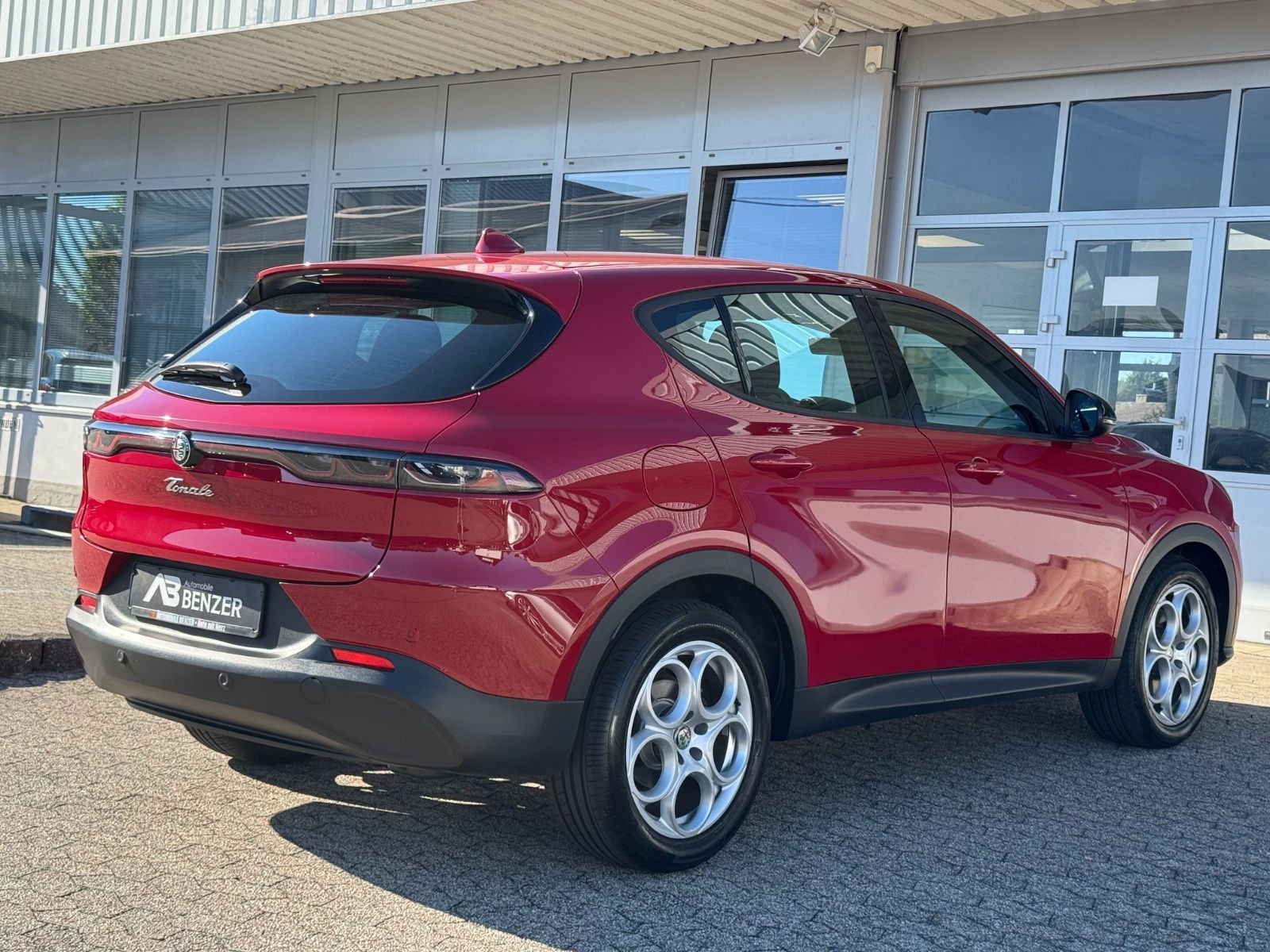 Fahrzeugabbildung Alfa Romeo Tonale Super/LED/CarPlay/PDC/Tempomat/KlimaAuto/