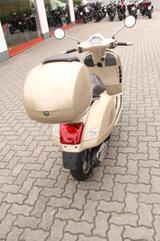 Vespa GTS 125 ABS mit Topcase - VESPA TOPCASE