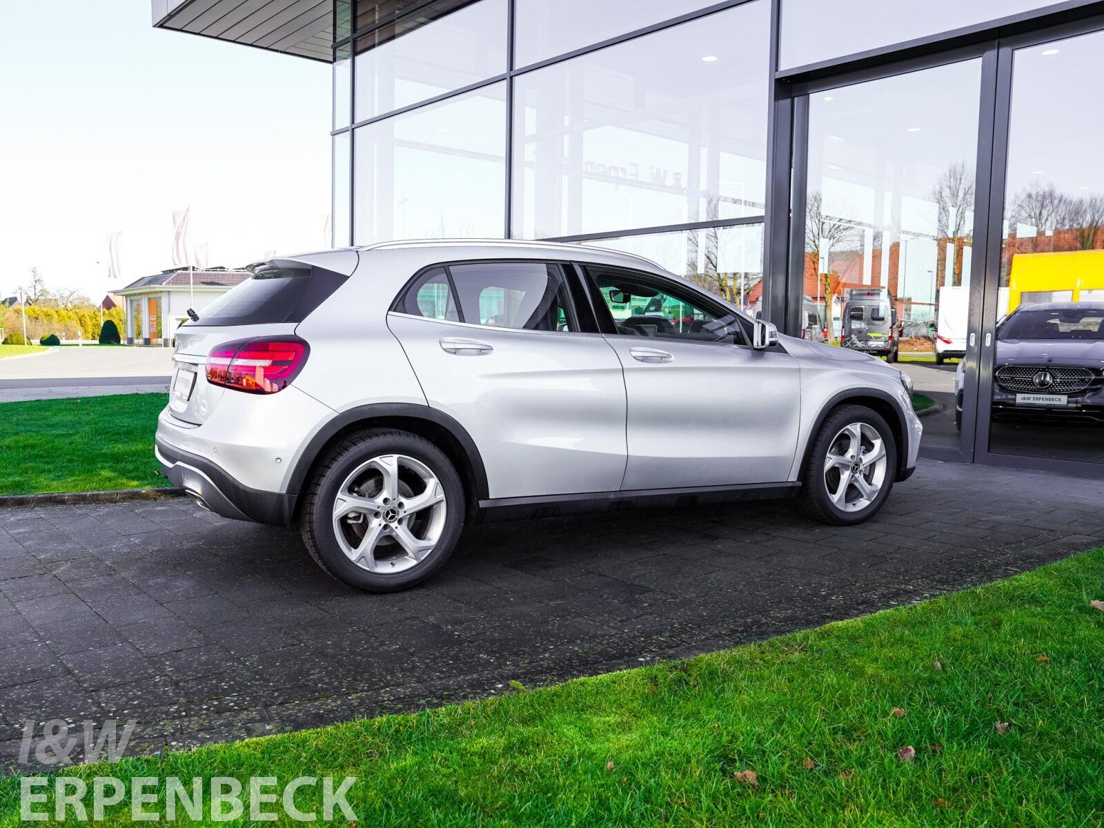 Fahrzeugabbildung Mercedes-Benz GLA 180 Sport Utility Vehicle Ambiente Tempomat