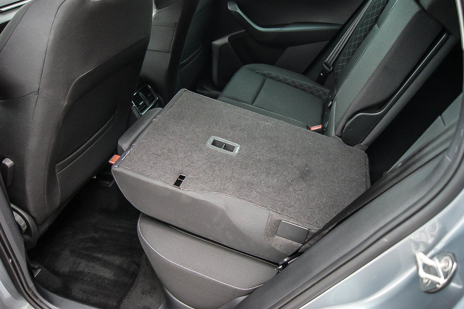 Fahrzeugabbildung SKODA Karoq 16TDI DSG Ambition ANHÄNGERKUPPLUNG 1.HAND