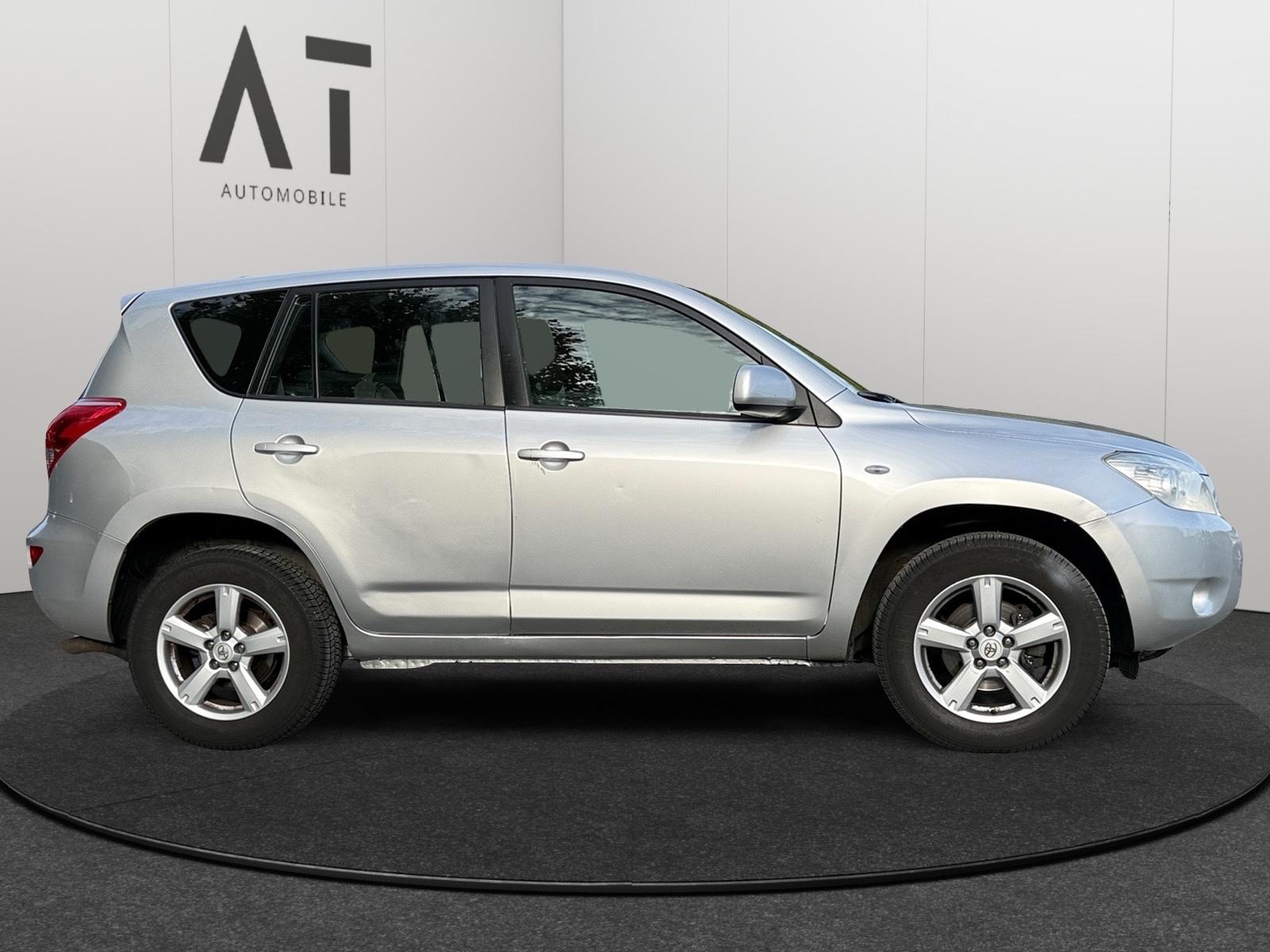 Toyota RAV4 2.0 VVT-i 152 ch 4x4 Sol • Boîte auto • Clim auto • Régulateur • Jantes alliage