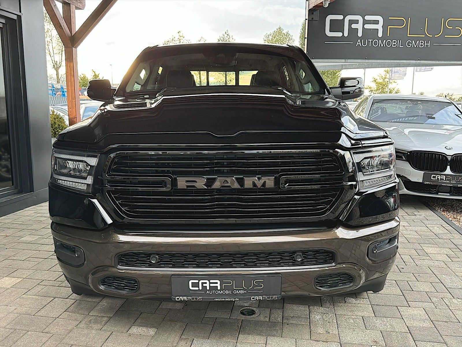 Fahrzeugabbildung Dodge RAM 5.7 V8 HEMI CrewCab NightEdition LARAMIE 4x4