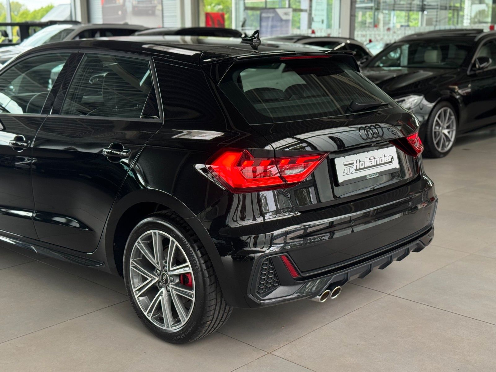Fahrzeugabbildung Audi A1 Sportback 40 2.0TFSI 3x S-line Plus-Paket ACC