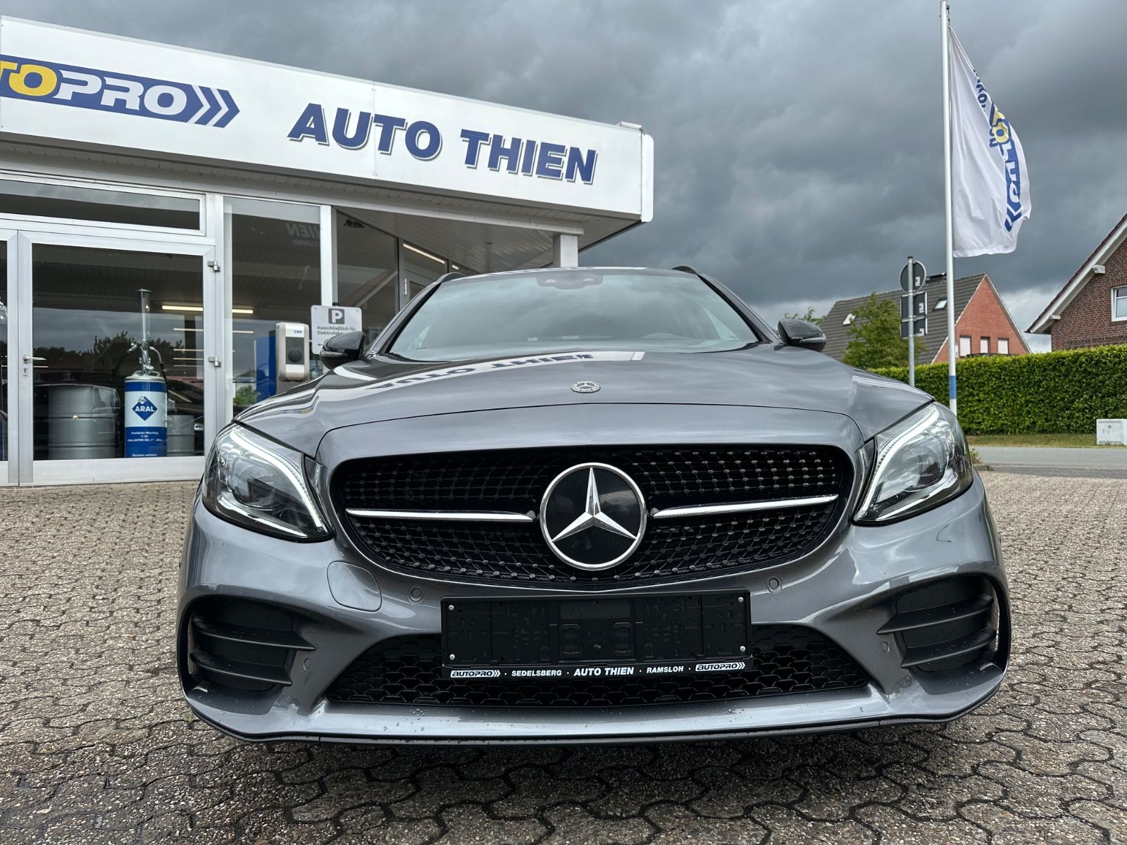 Fahrzeugabbildung Mercedes-Benz C 300 de T-Modell Night Edition AMG AHK/Standhzg