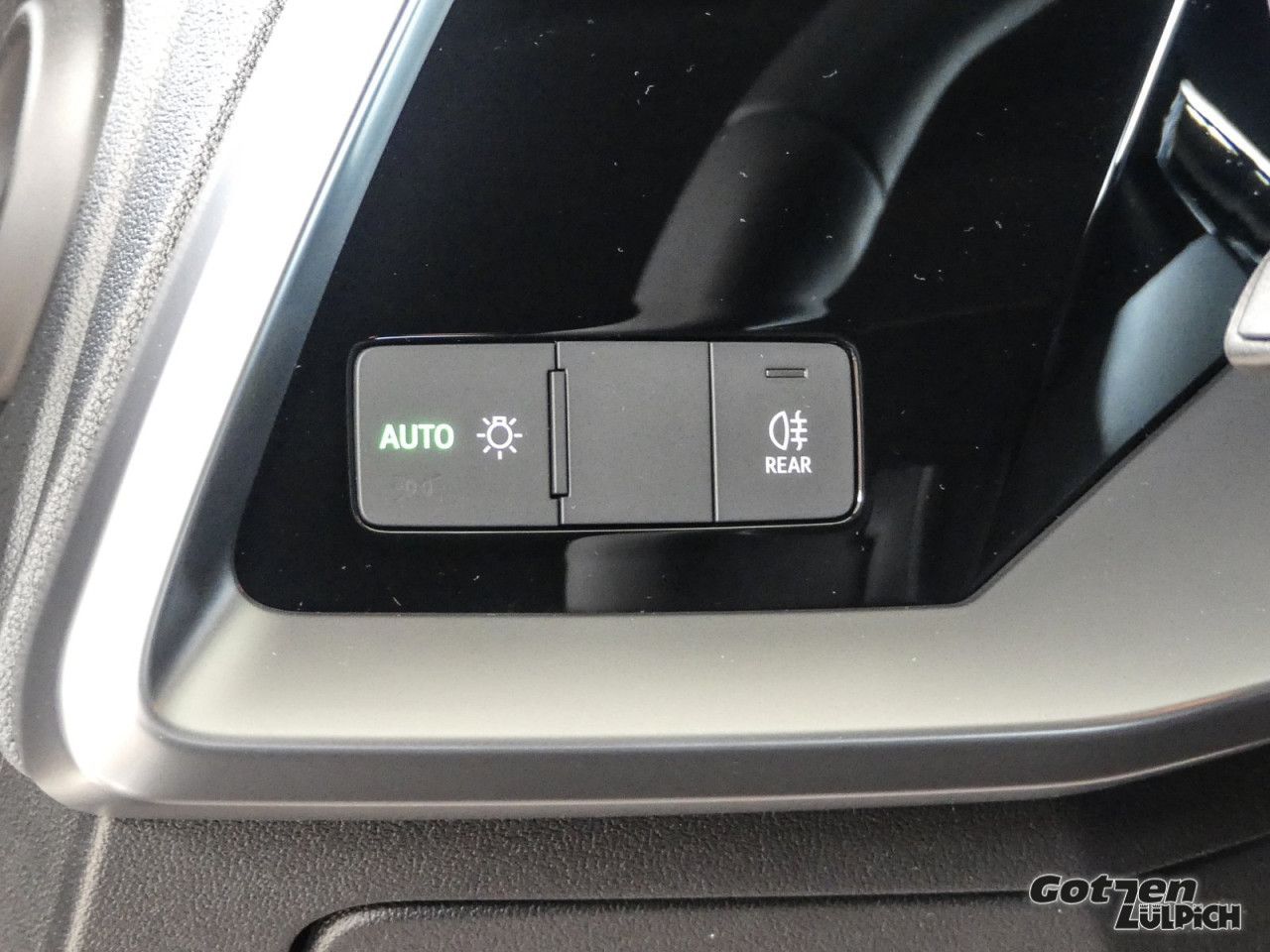 Fahrzeugabbildung Audi A3 Sportback 35 TFSI S line S tronic Navi Sitzh.