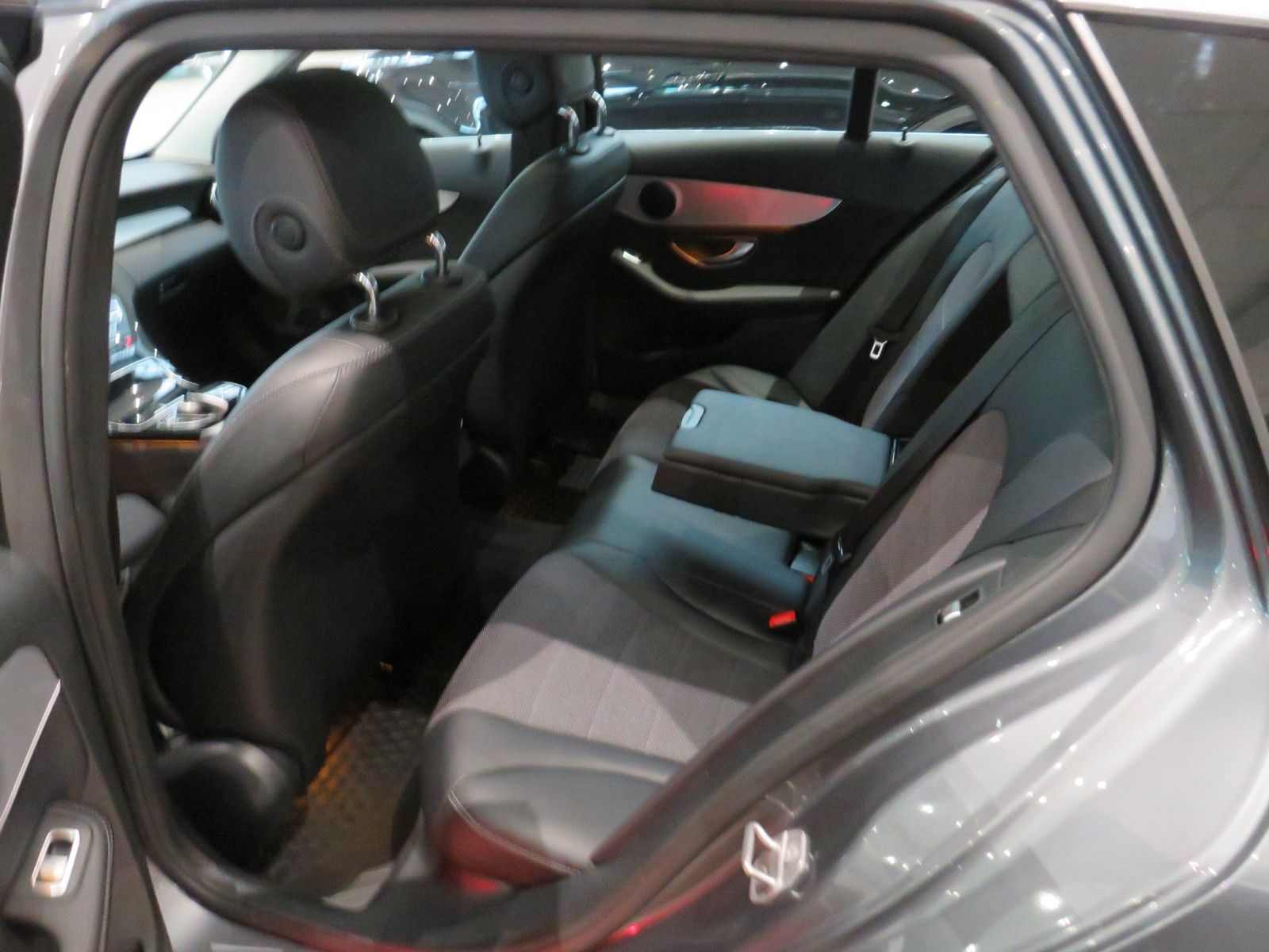 Fahrzeugabbildung Mercedes-Benz C 220 T d*AHK*LED Multi*Fernlicht*Panorama*Toten