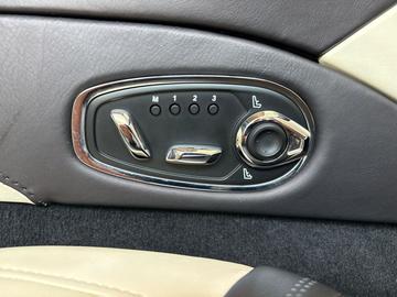 صورة مصغرة 25 لـ 2016 Aston Martin DB11