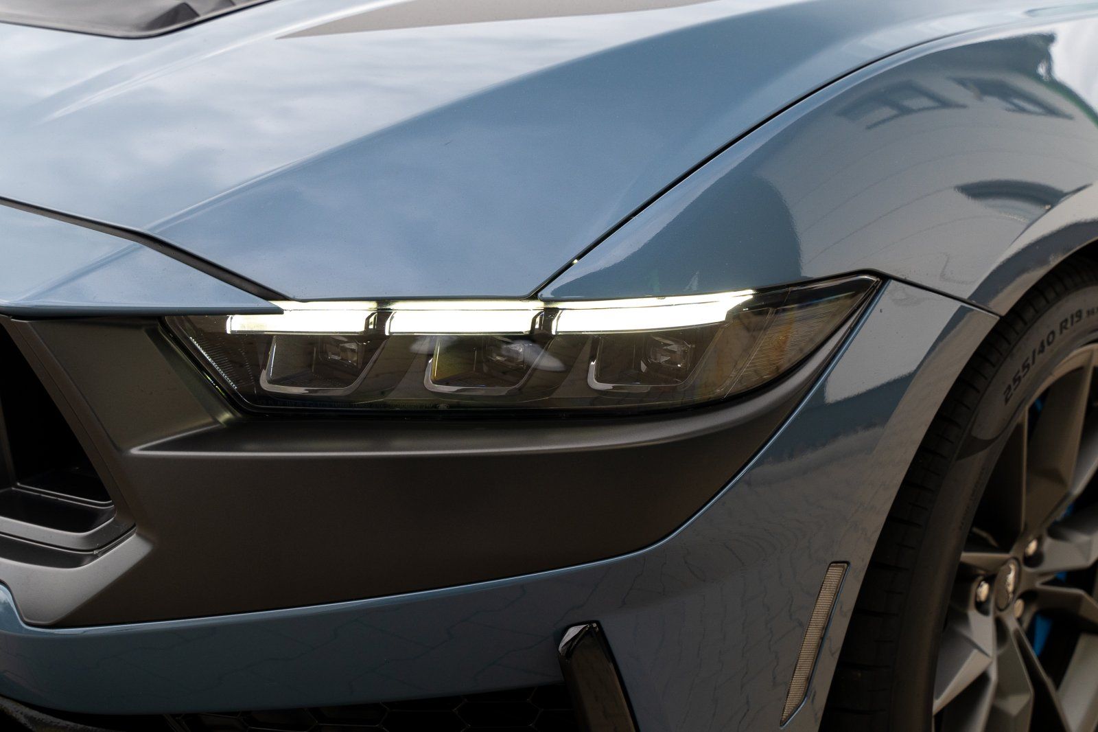 Ford Mustang (MUSTANG Dark Horse Styling-Paket/Heckspoiler/1.H)