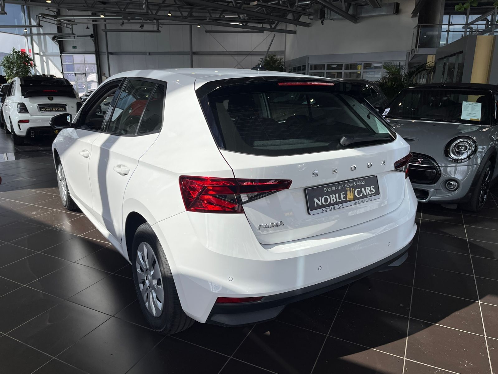 Fahrzeugabbildung SKODA Fabia Ambition KLIMA CARPLAY LED PDC SHZ