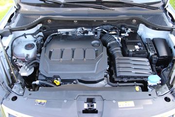 Bild 15 Skoda Karoq 2.0 TDI DSG Ambition Navi App Pano PDC DAB