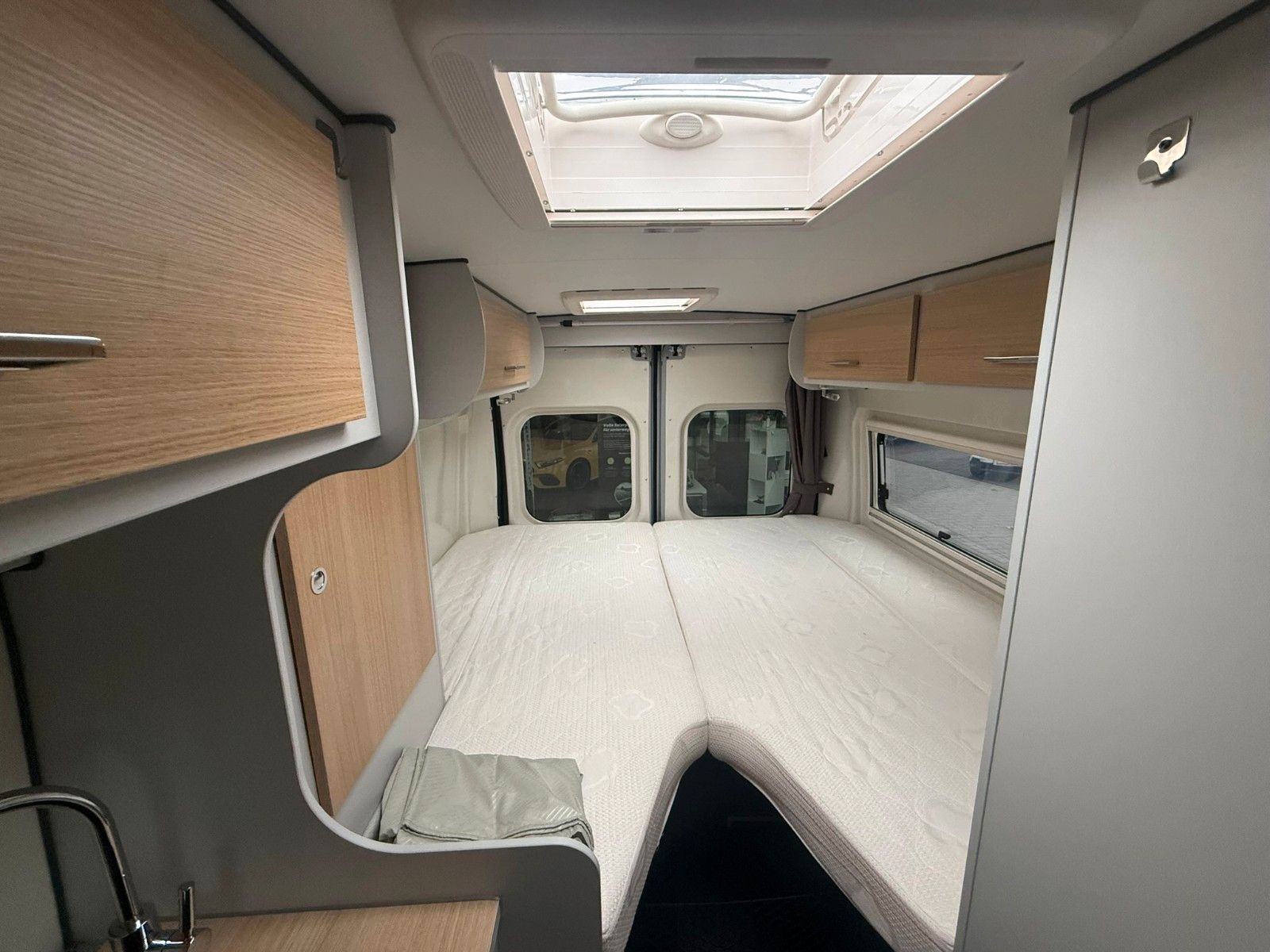 Fahrzeugabbildung Karmann Dexter DE 600 Automatik  160 PS