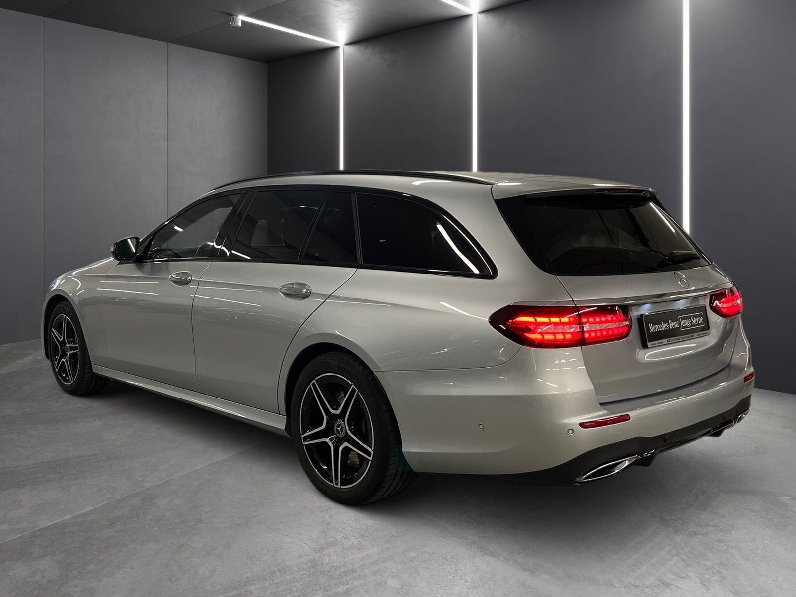 Fahrzeugabbildung Mercedes-Benz E 450 T 4M*AMG*Night*Keyless*Augmented*Totwinkel