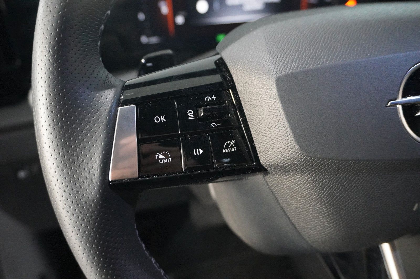 Fahrzeugabbildung Opel Astra L ST 1.2T EDITION AT-8 NAVI/LED/SPORT/DAB+