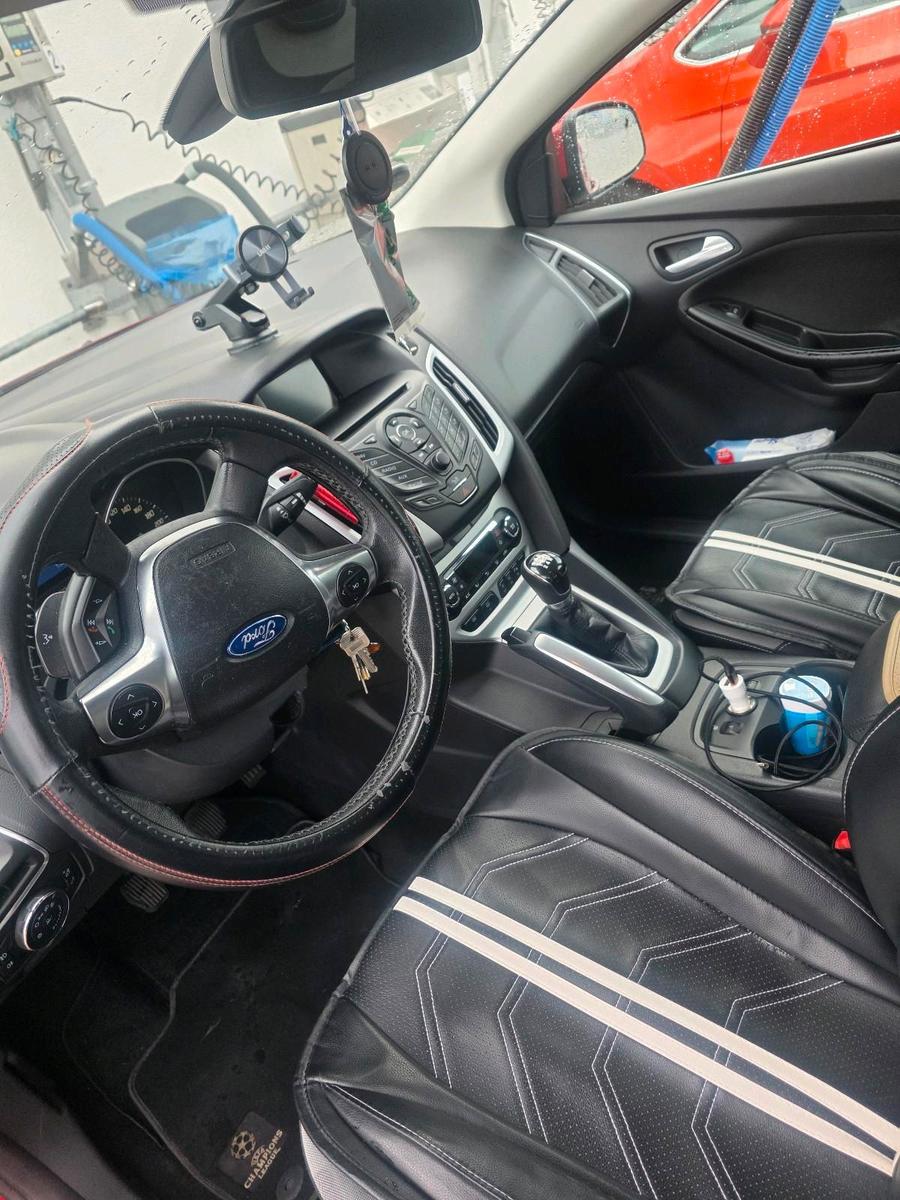 Ford Focus 2012 — photo 6